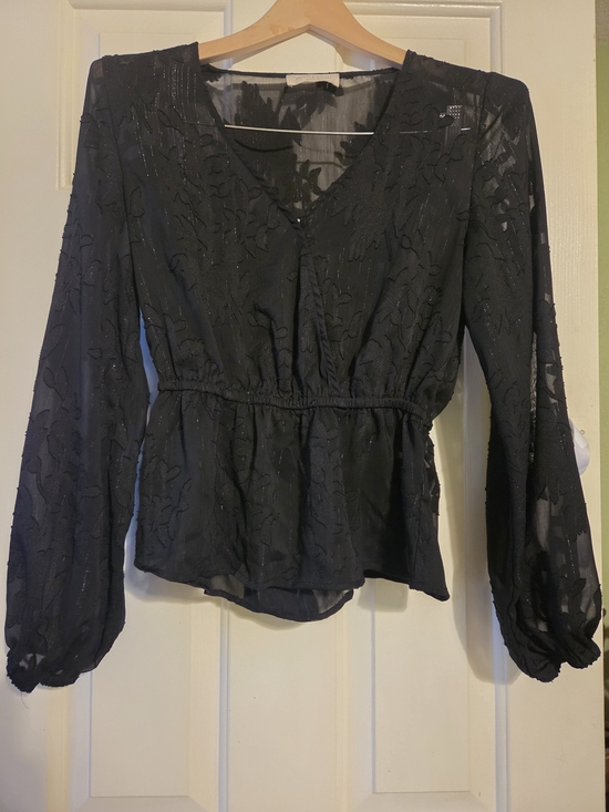 Saints And Hearts Tops - Black Long-Sleeve V-Neck Peplum Top